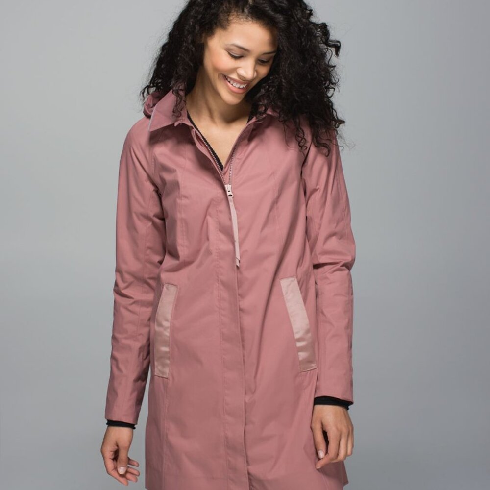 Lululemon Women's Pink Bark Berry Rain On Hooded Outdoor Rain Jacket Size 8‎